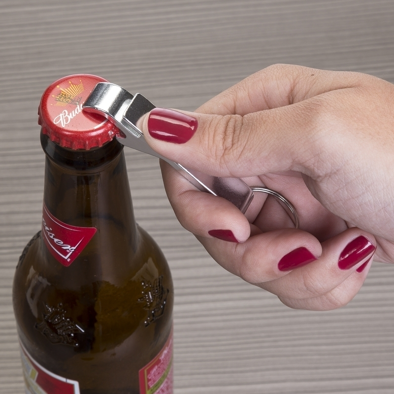 chaveiro, chaveiro de alumínio, chaveiro gravação a laser, chaveiro abridor de garrafa, chaveiro abridor de latinha, chaveiro gravação um lado, chaveiro cor prata, chaveiro acabamento brilhante, chaveiro com argola de aço, chaveiro embalagem caixa de papelão preta com brilho, chaveiro abridor de latina personalizado, abridor de latinha, chaveiro abridor de lata, chaveiro abridor, chaveiro abridor de garrafa, comprar chaveiro abridor de latinha, comprar chaveiro abridor